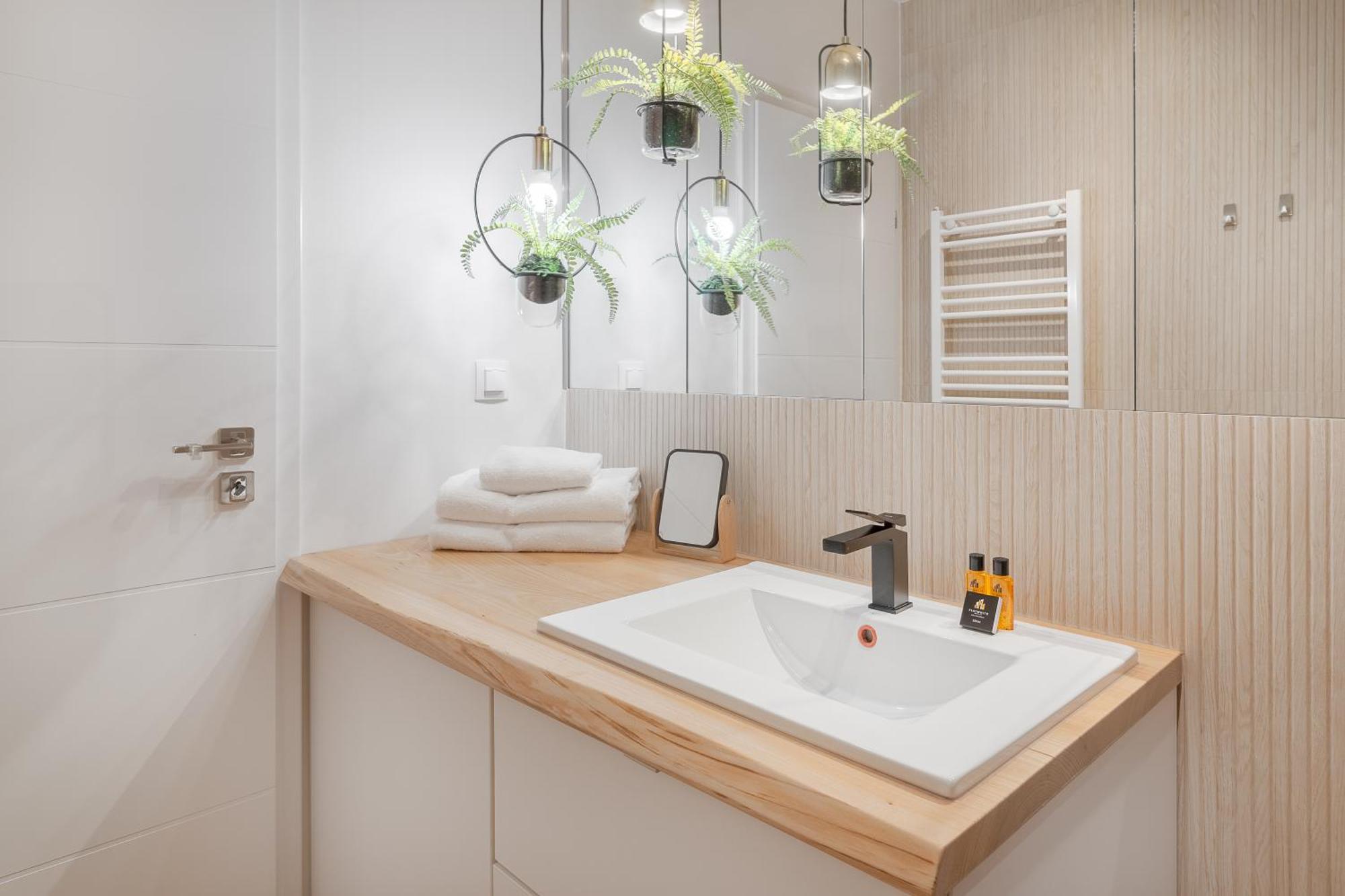 Narnia Apartment Орадеа Екстериор снимка